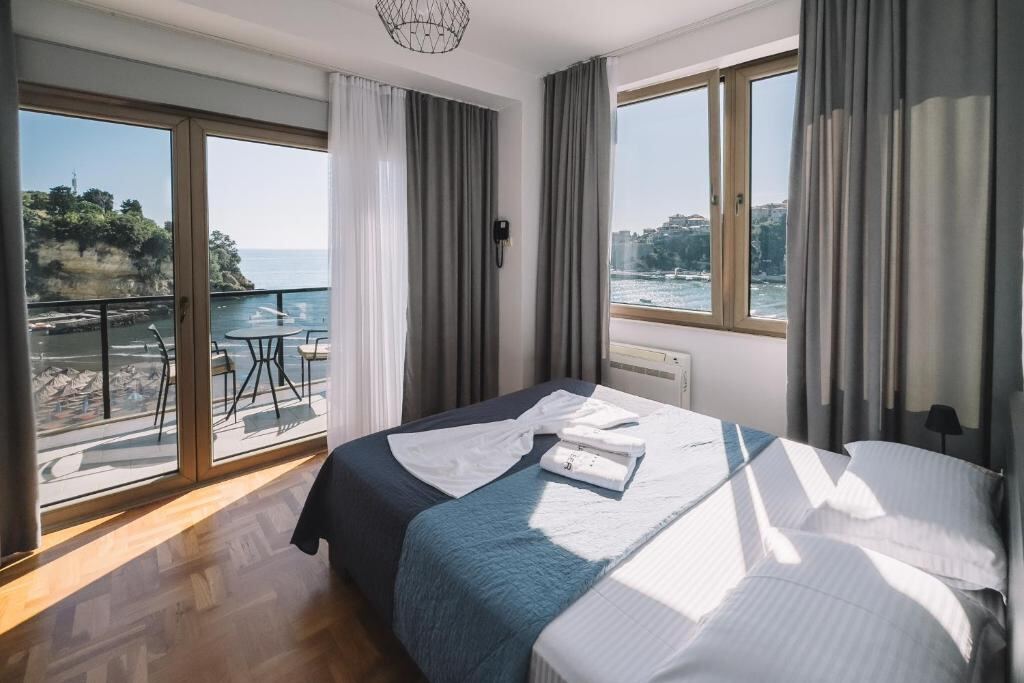Apartment with balcony and sea view at Hotel Cruiser Luxury in Ulcinj